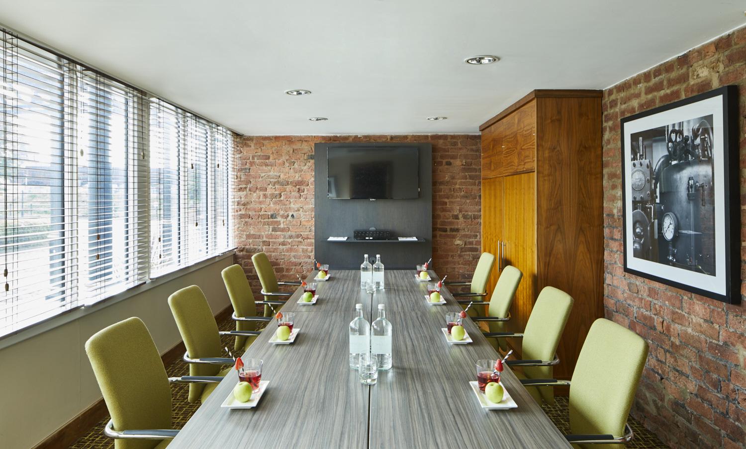 Manchester Marriott Victoria & Albert Hotel Экстерьер фото