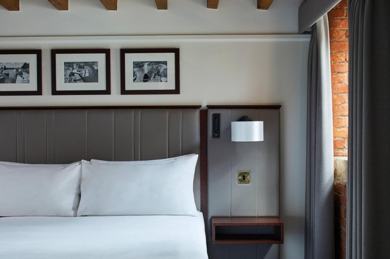 Manchester Marriott Victoria & Albert Hotel Экстерьер фото