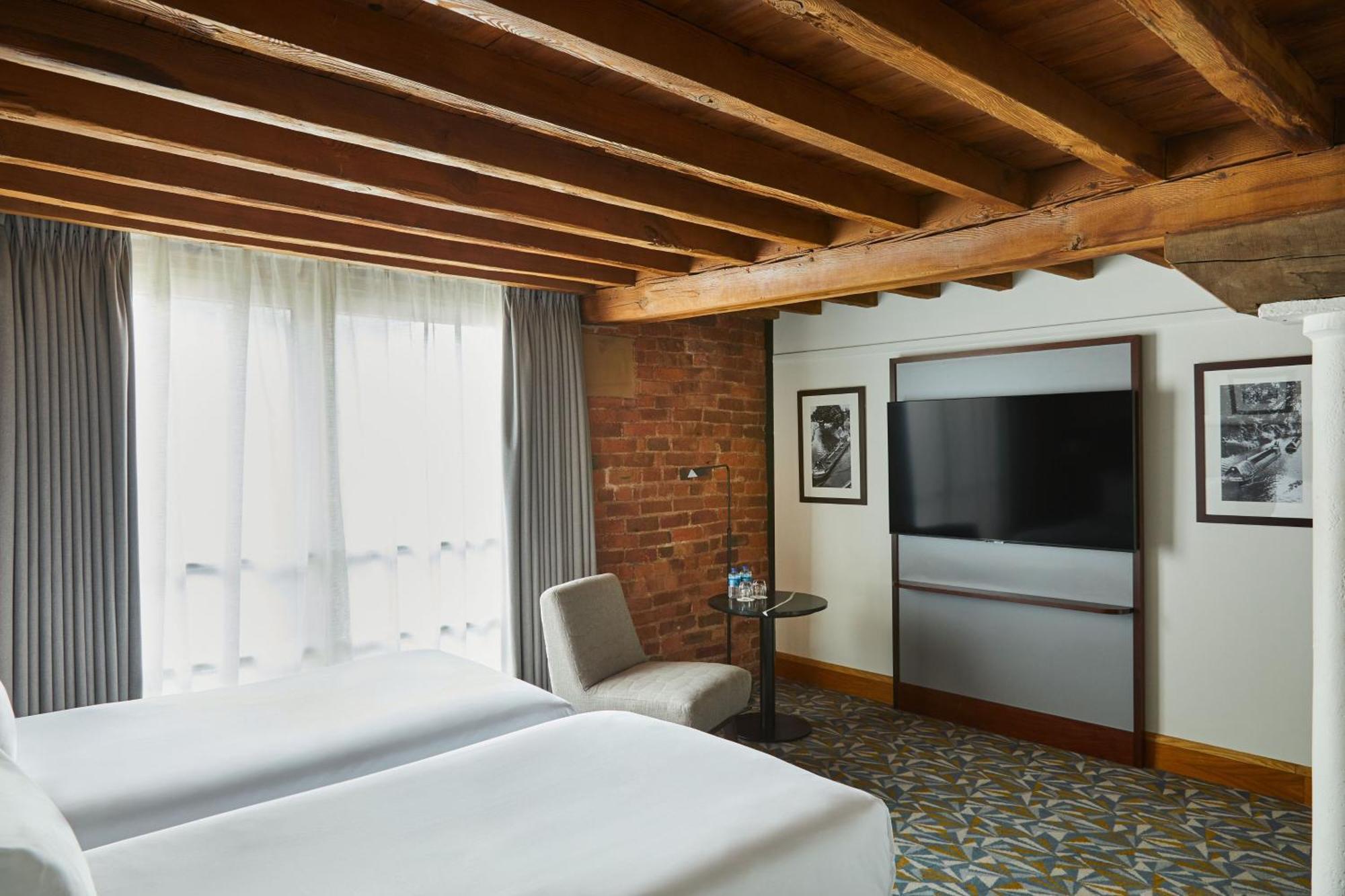 Manchester Marriott Victoria & Albert Hotel Экстерьер фото