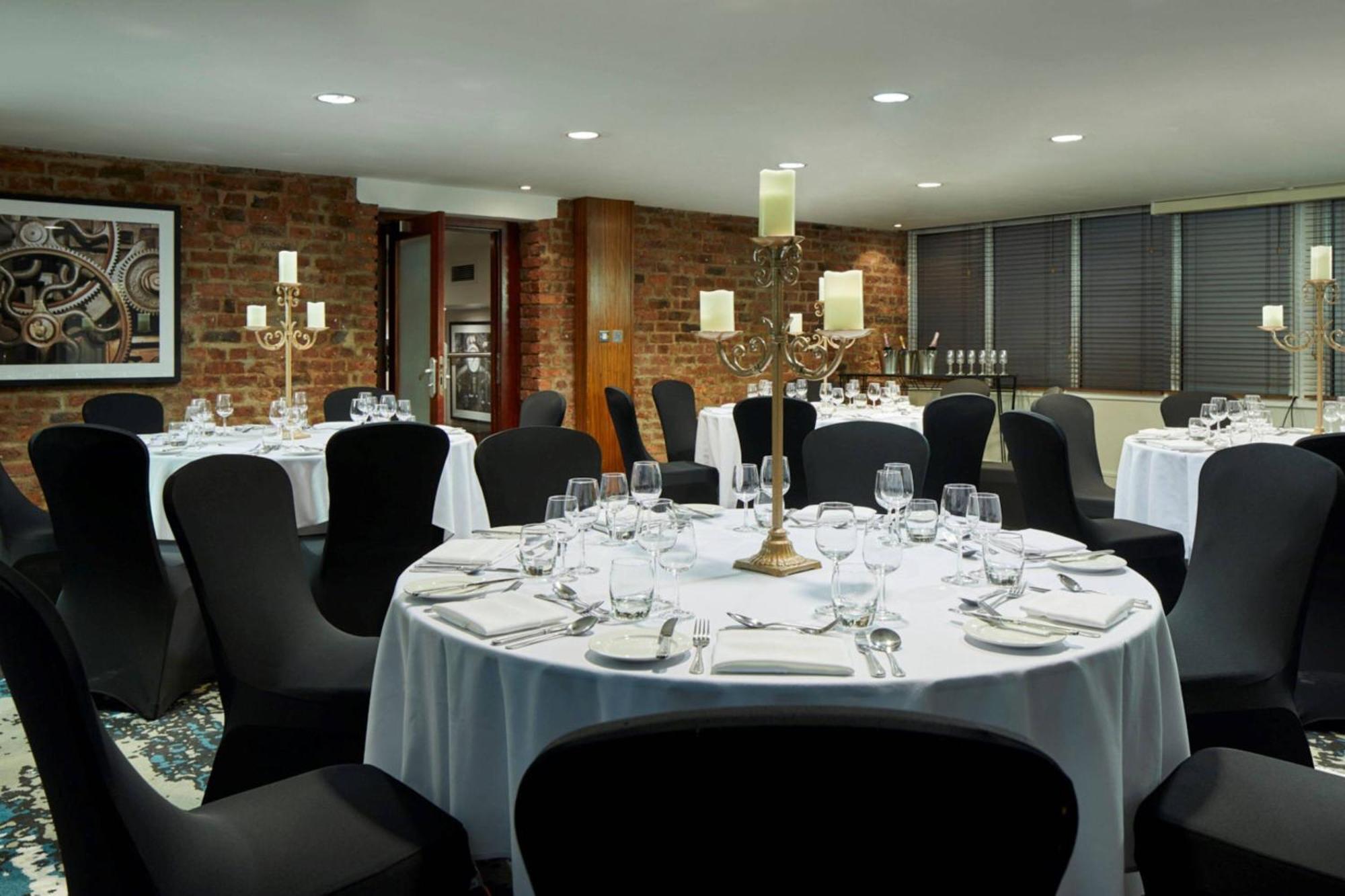 Manchester Marriott Victoria & Albert Hotel Экстерьер фото
