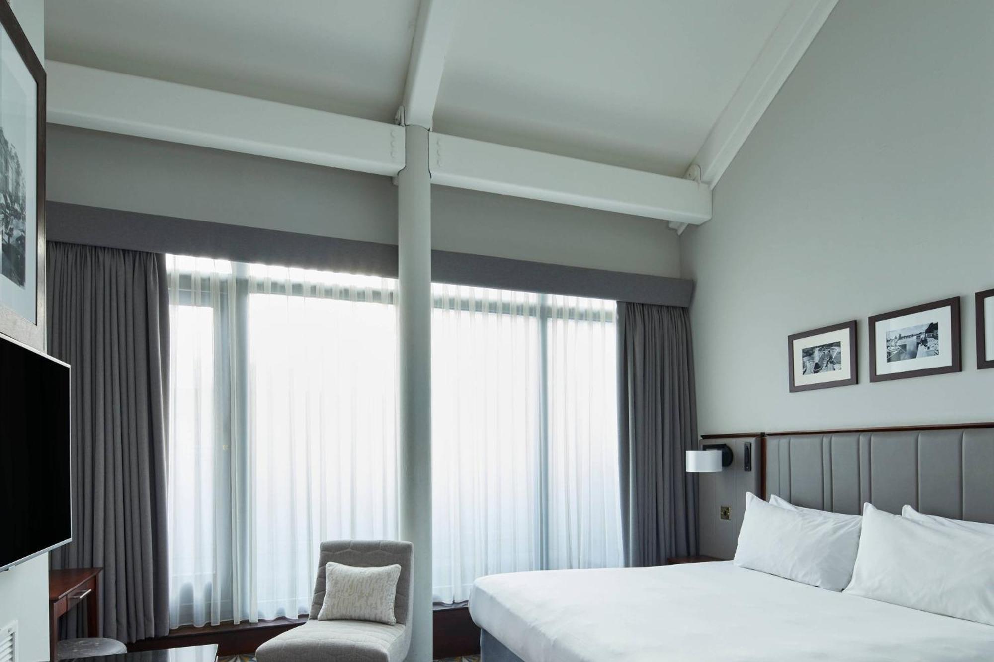 Manchester Marriott Victoria & Albert Hotel Экстерьер фото